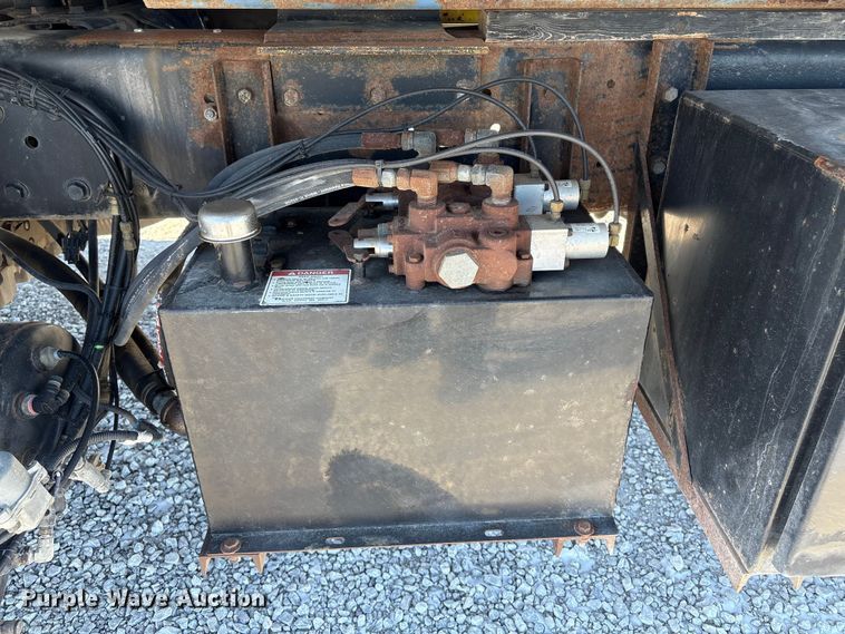 image for item FG2697 2005 International 7300 dump truck