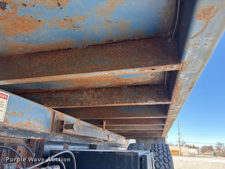 image for item FG2697 2005 International 7300 dump truck