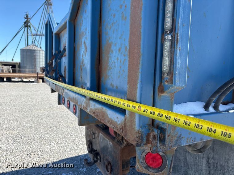 image for item FG2697 2005 International 7300 dump truck