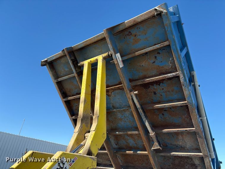 image for item FG2697 2005 International 7300 dump truck