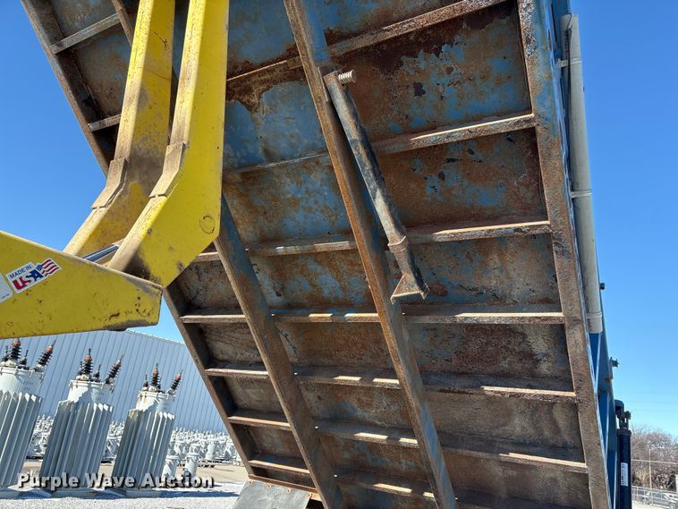 image for item FG2697 2005 International 7300 dump truck