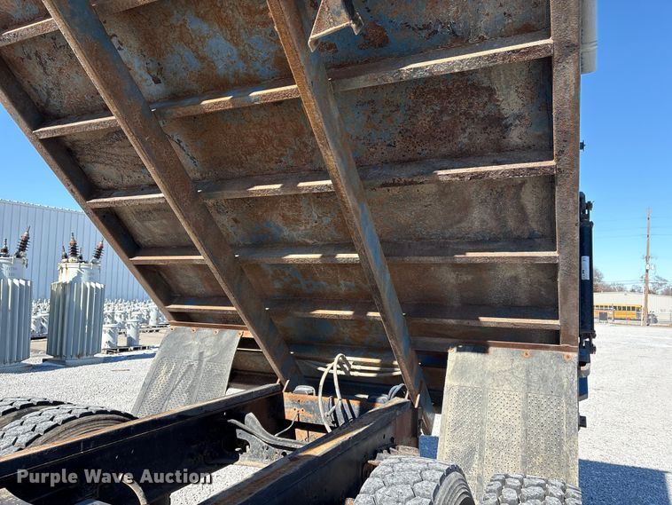 image for item FG2697 2005 International 7300 dump truck