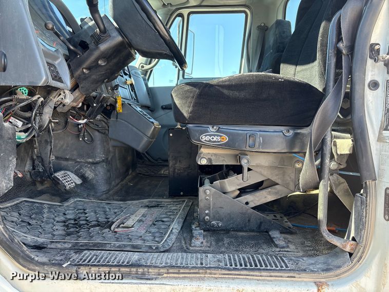 image for item FG2697 2005 International 7300 dump truck