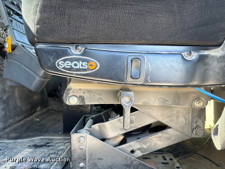 image for item FG2697 2005 International 7300 dump truck