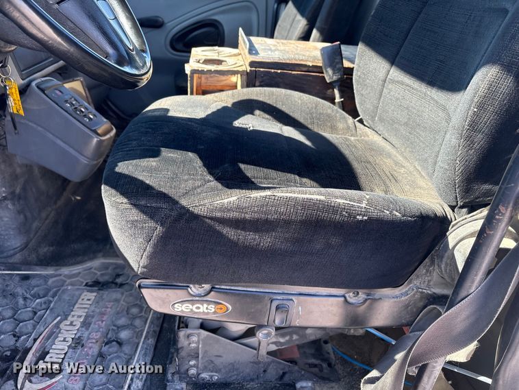 image for item FG2697 2005 International 7300 dump truck