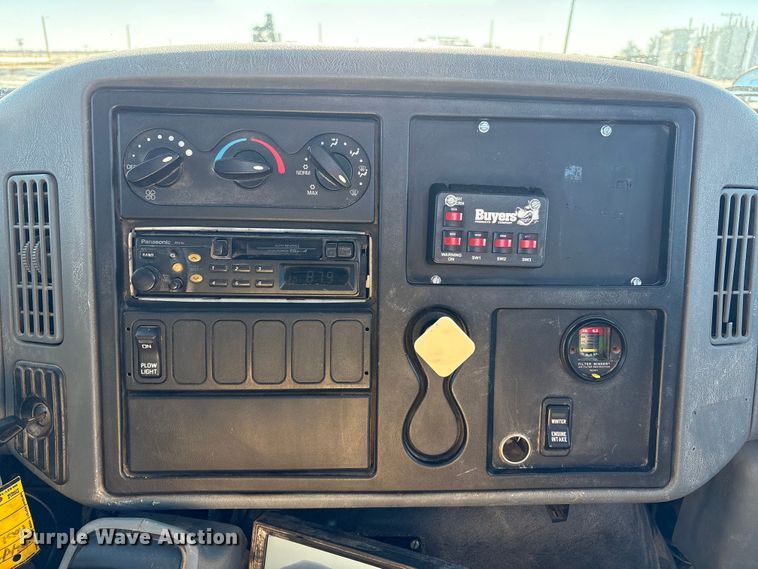 image for item FG2697 2005 International 7300 dump truck