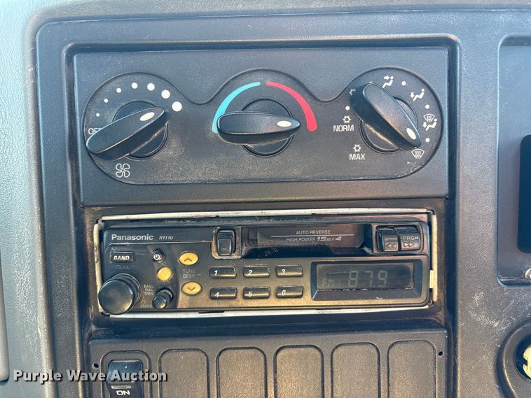 image for item FG2697 2005 International 7300 dump truck