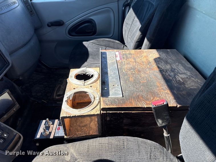 image for item FG2697 2005 International 7300 dump truck