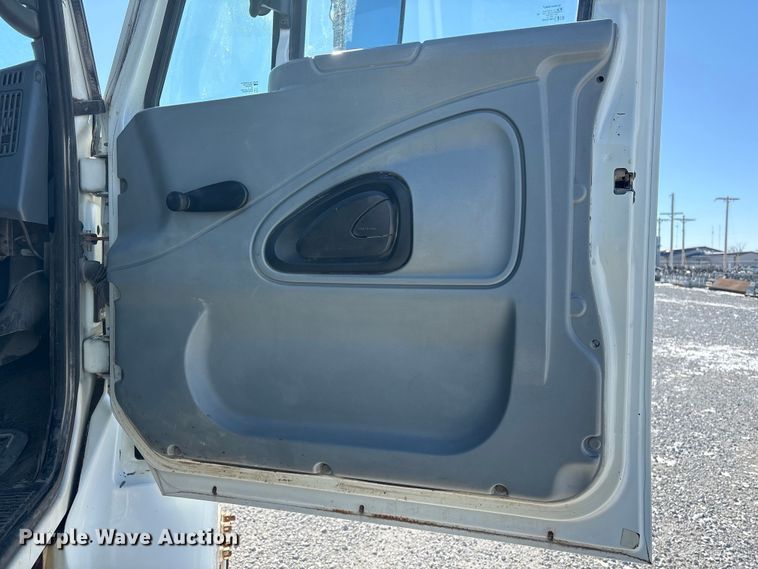 image for item FG2697 2005 International 7300 dump truck