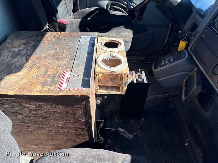 image for item FG2697 2005 International 7300 dump truck