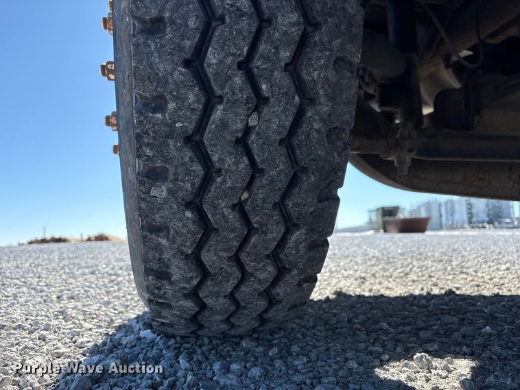 image for item FG2697 2005 International 7300 dump truck