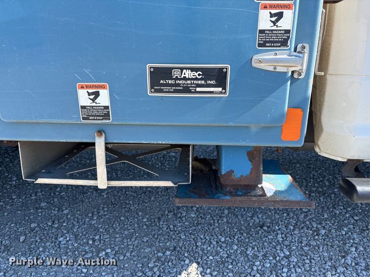 image for item FG2698 2016 RAM 5500HD bucket truck