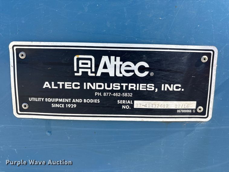 image for item FG2698 2016 RAM 5500HD bucket truck