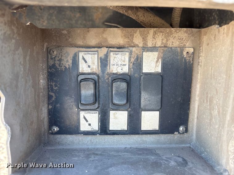 image for item FG2698 2016 RAM 5500HD bucket truck