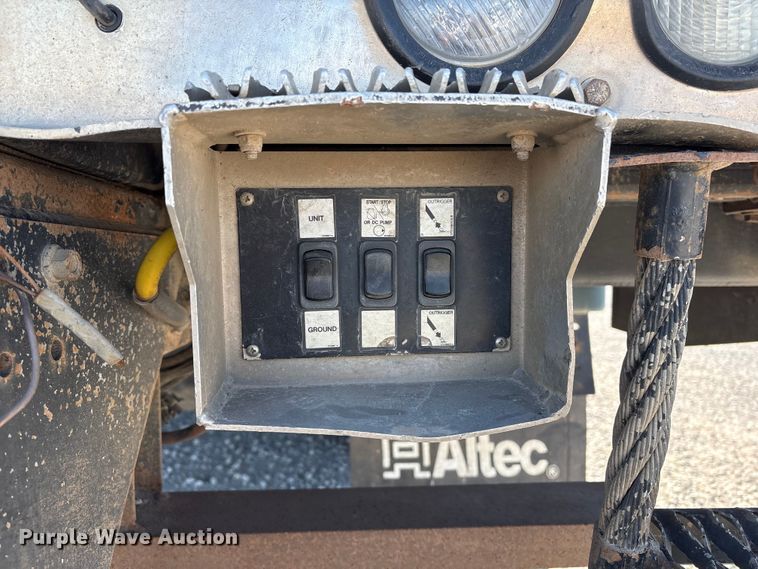 image for item FG2698 2016 RAM 5500HD bucket truck