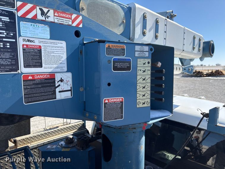 image for item FG2698 2016 RAM 5500HD bucket truck