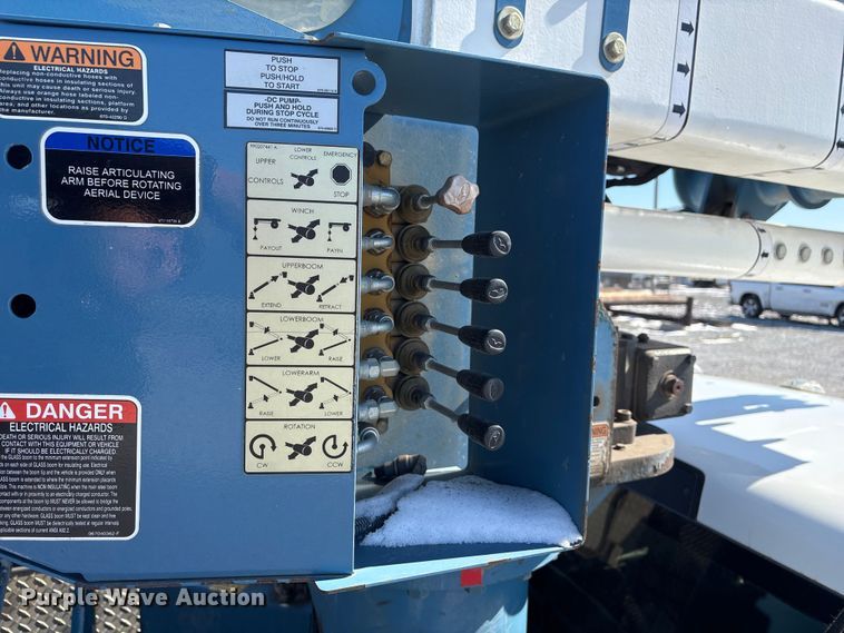 image for item FG2698 2016 RAM 5500HD bucket truck