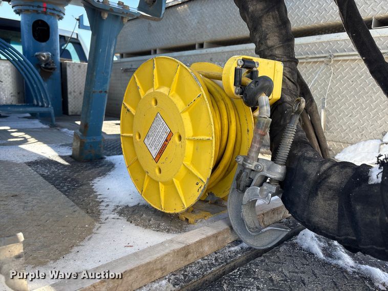 image for item FG2698 2016 RAM 5500HD bucket truck