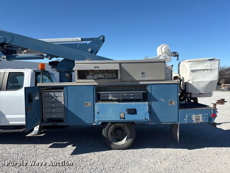 image for item FG2699 2017 Ford F550 Super Duty XL bucket truck