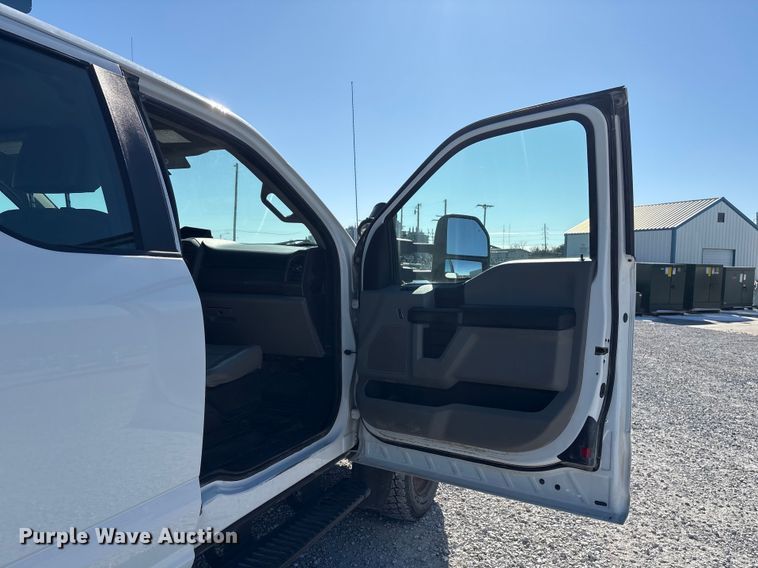 image for item FG2699 2017 Ford F550 Super Duty XL bucket truck