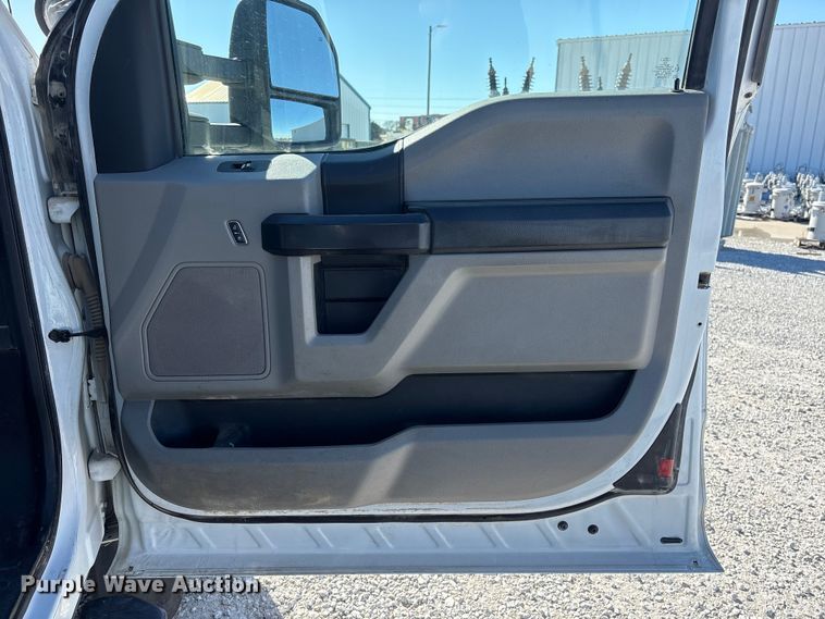 image for item FG2699 2017 Ford F550 Super Duty XL bucket truck