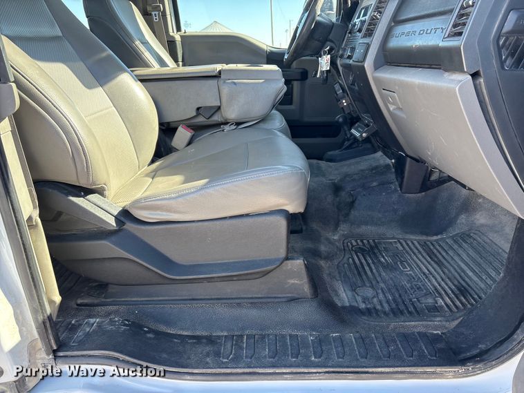 image for item FG2699 2017 Ford F550 Super Duty XL bucket truck