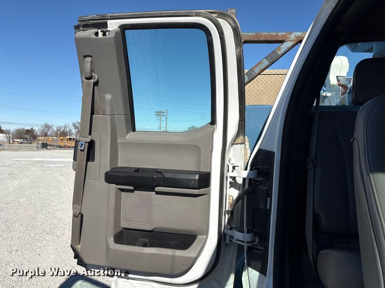 image for item FG2699 2017 Ford F550 Super Duty XL bucket truck