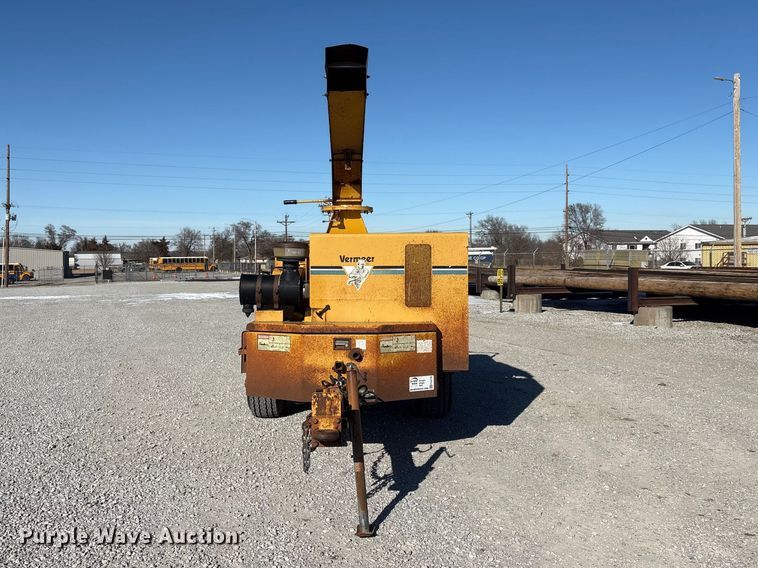 image for item FG2700 1999 Vermeer BC1800A wood chipper