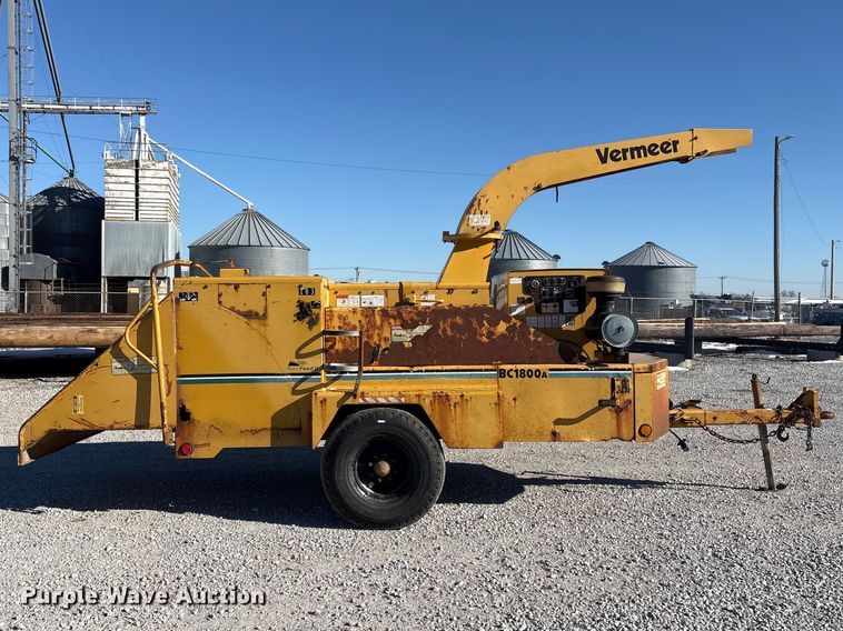 image for item FG2700 1999 Vermeer BC1800A wood chipper