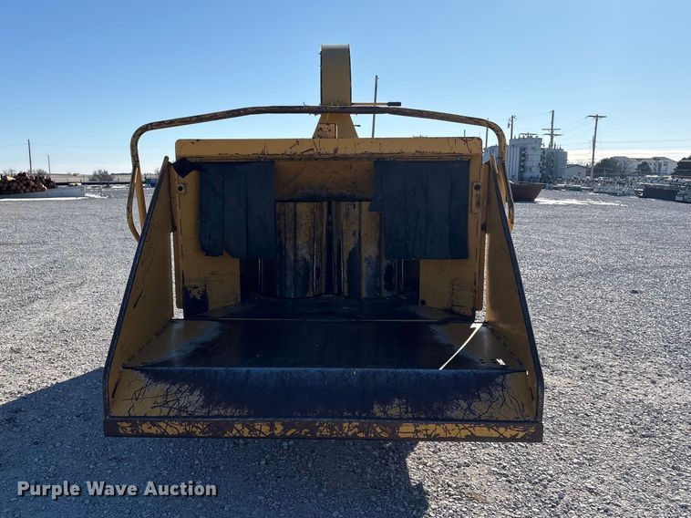 image for item FG2700 1999 Vermeer BC1800A wood chipper