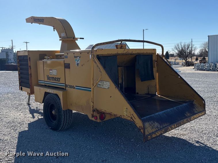 image for item FG2700 1999 Vermeer BC1800A wood chipper