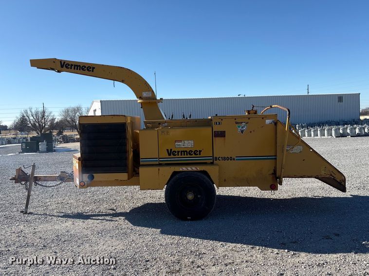 image for item FG2700 1999 Vermeer BC1800A wood chipper