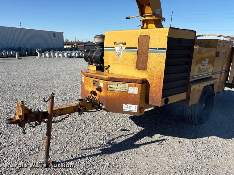 image for item FG2700 1999 Vermeer BC1800A wood chipper