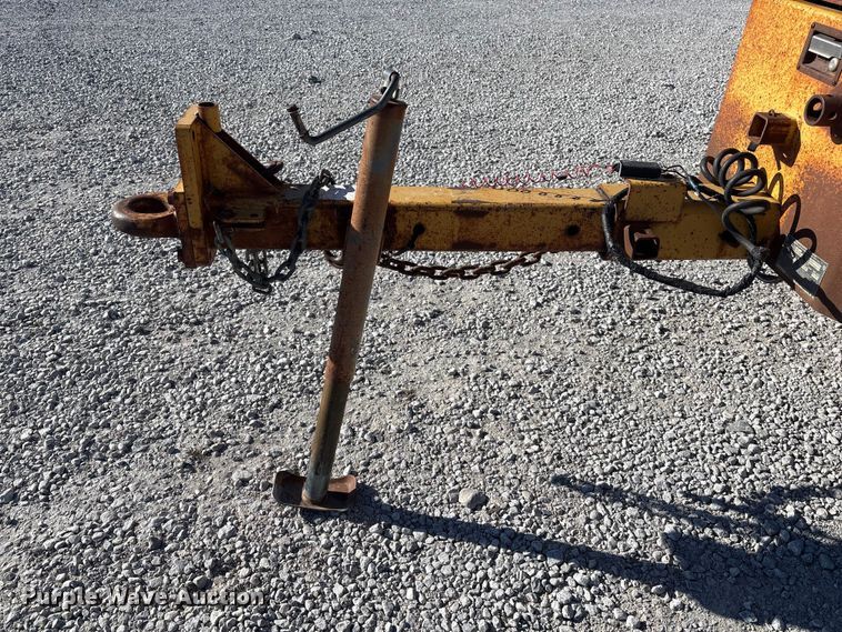 image for item FG2700 1999 Vermeer BC1800A wood chipper