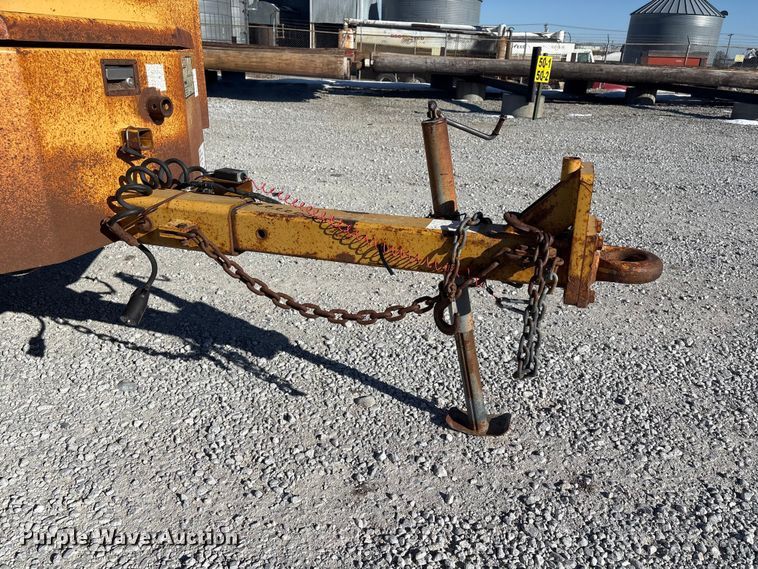 image for item FG2700 1999 Vermeer BC1800A wood chipper