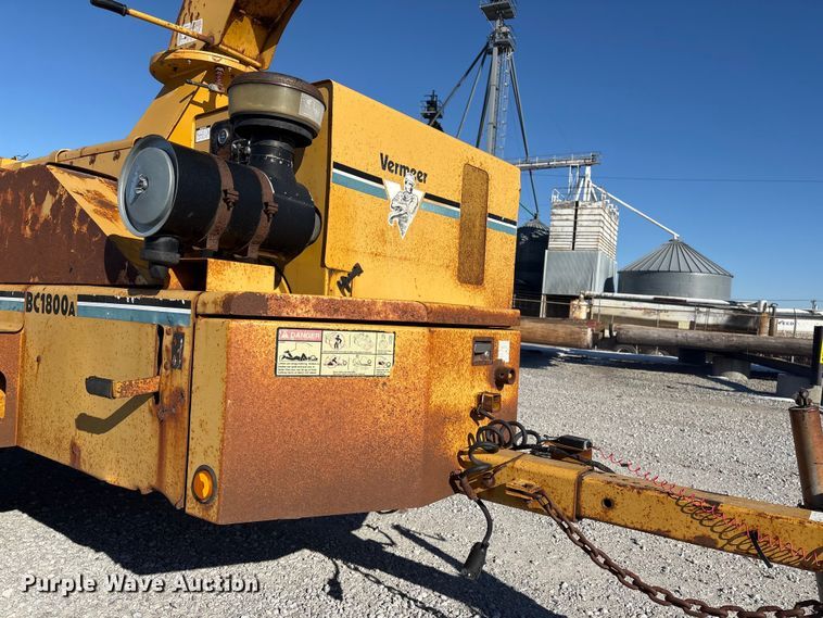 image for item FG2700 1999 Vermeer BC1800A wood chipper