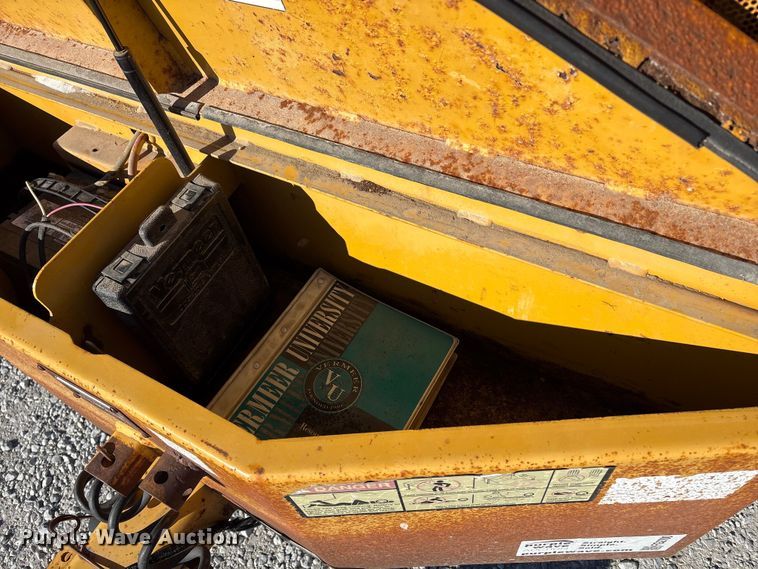 image for item FG2700 1999 Vermeer BC1800A wood chipper