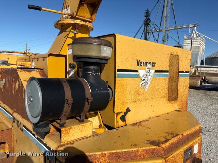 image for item FG2700 1999 Vermeer BC1800A wood chipper