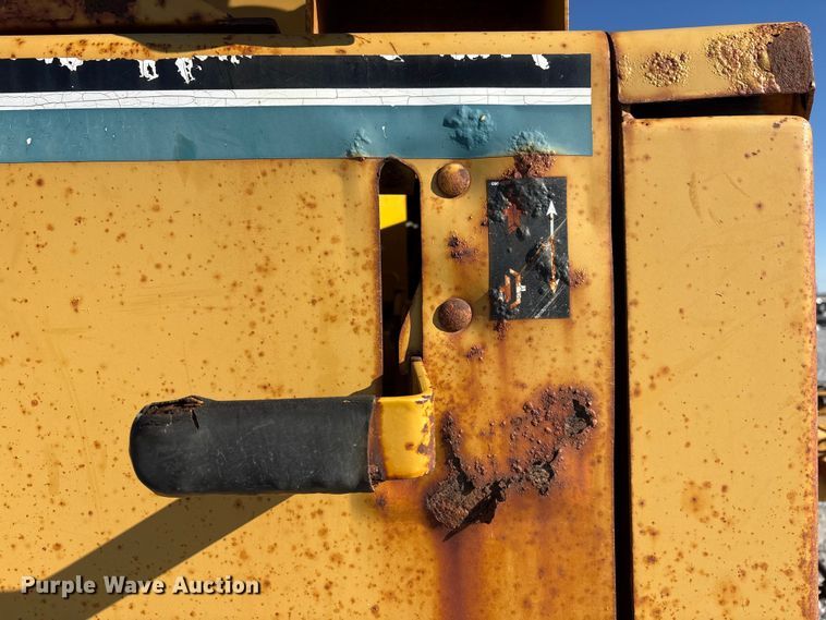 image for item FG2700 1999 Vermeer BC1800A wood chipper