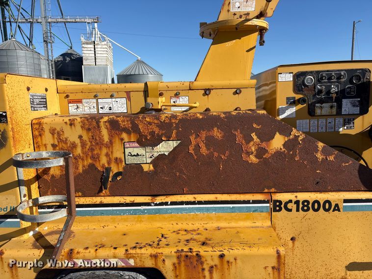 image for item FG2700 1999 Vermeer BC1800A wood chipper