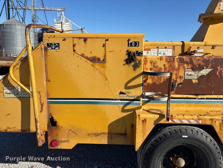 image for item FG2700 1999 Vermeer BC1800A wood chipper