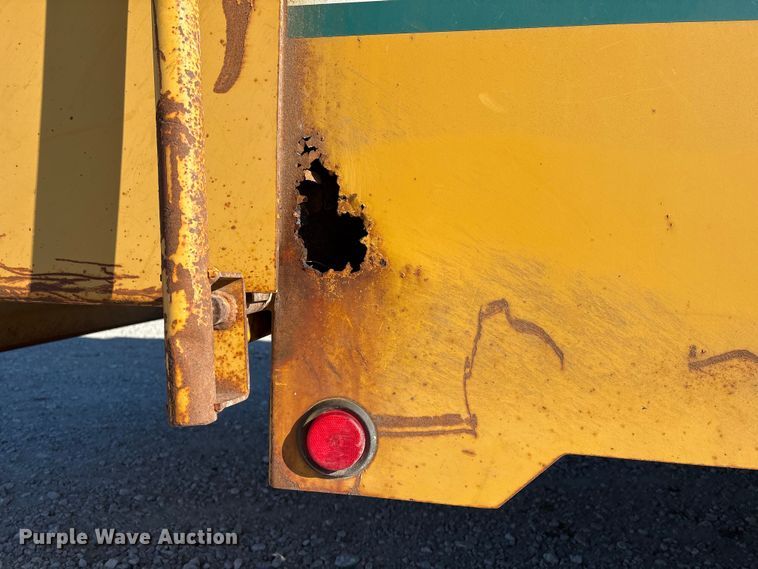 image for item FG2700 1999 Vermeer BC1800A wood chipper