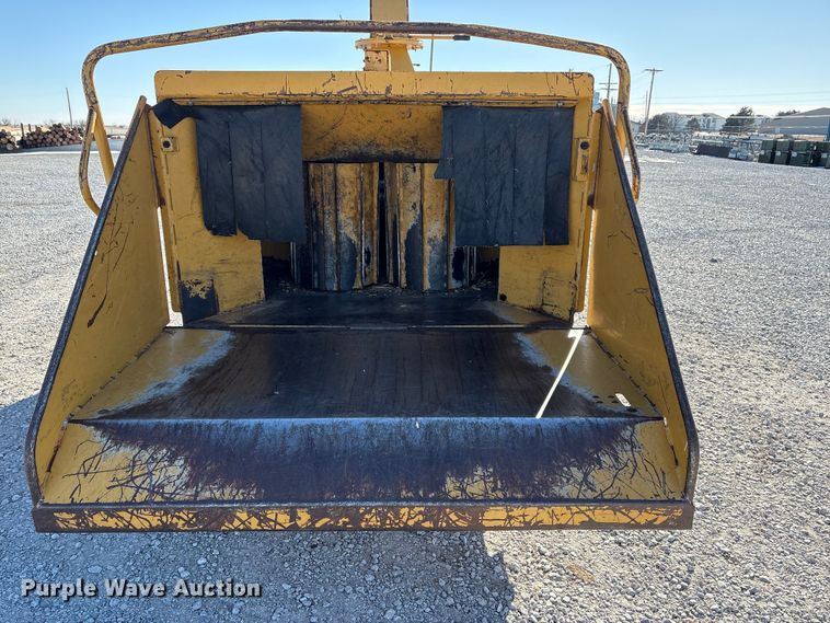 image for item FG2700 1999 Vermeer BC1800A wood chipper