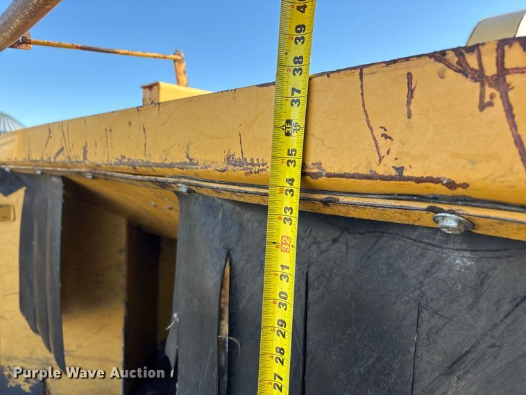 image for item FG2700 1999 Vermeer BC1800A wood chipper