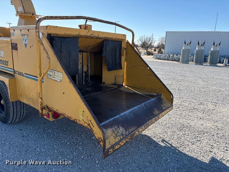 image for item FG2700 1999 Vermeer BC1800A wood chipper