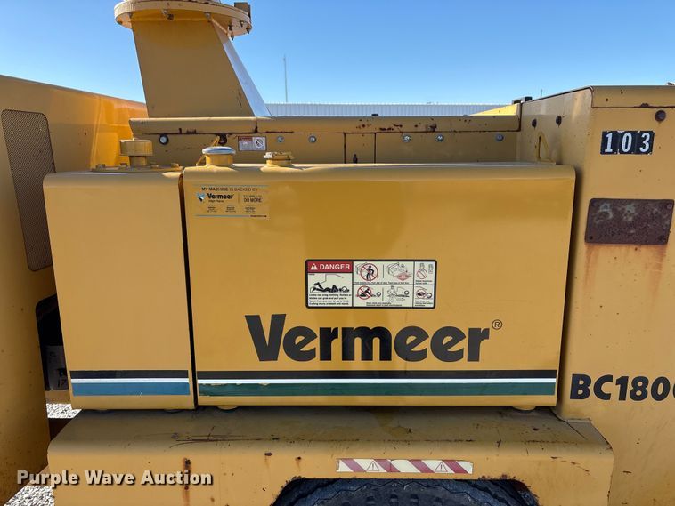 image for item FG2700 1999 Vermeer BC1800A wood chipper