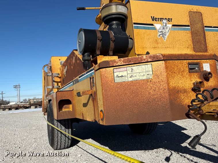 image for item FG2700 1999 Vermeer BC1800A wood chipper