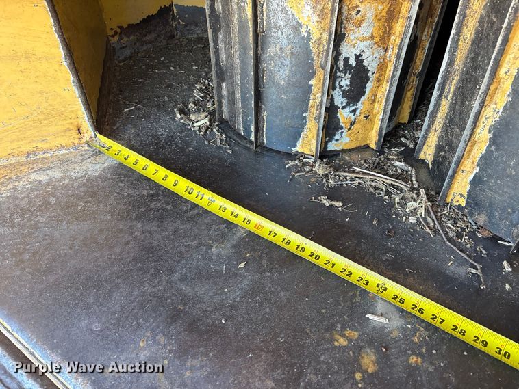 image for item FG2700 1999 Vermeer BC1800A wood chipper