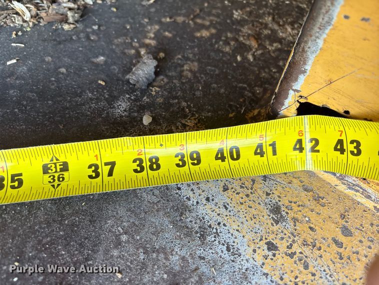 image for item FG2700 1999 Vermeer BC1800A wood chipper