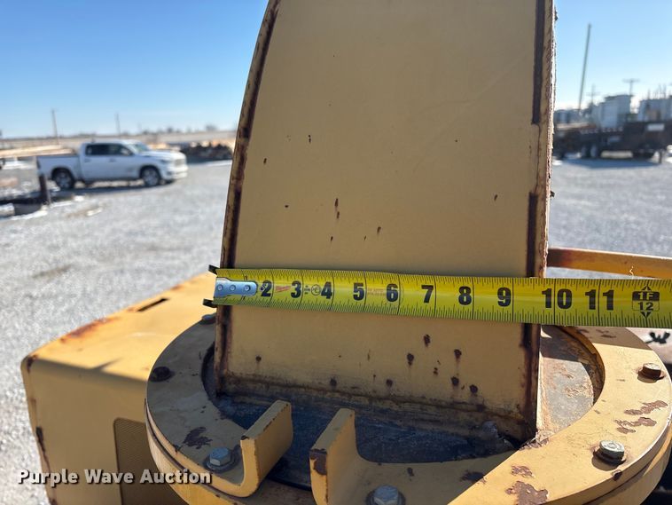 image for item FG2700 1999 Vermeer BC1800A wood chipper